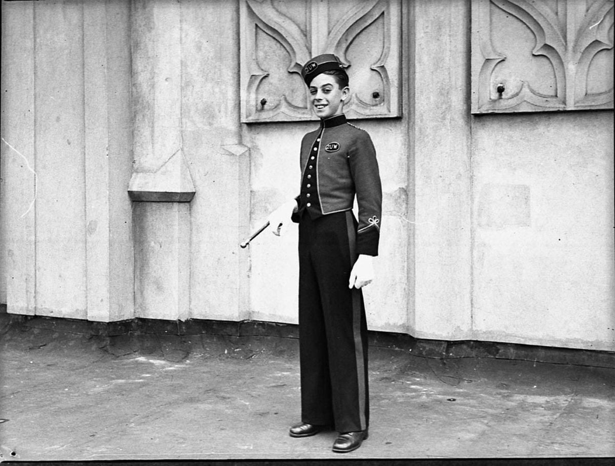 2UW attendants (1936)