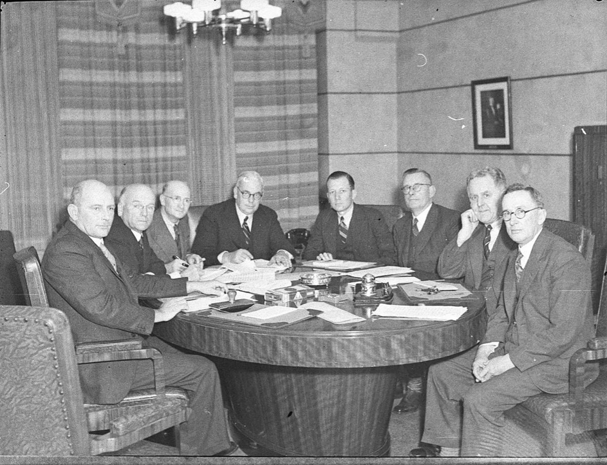 2UW board meeting (1937)