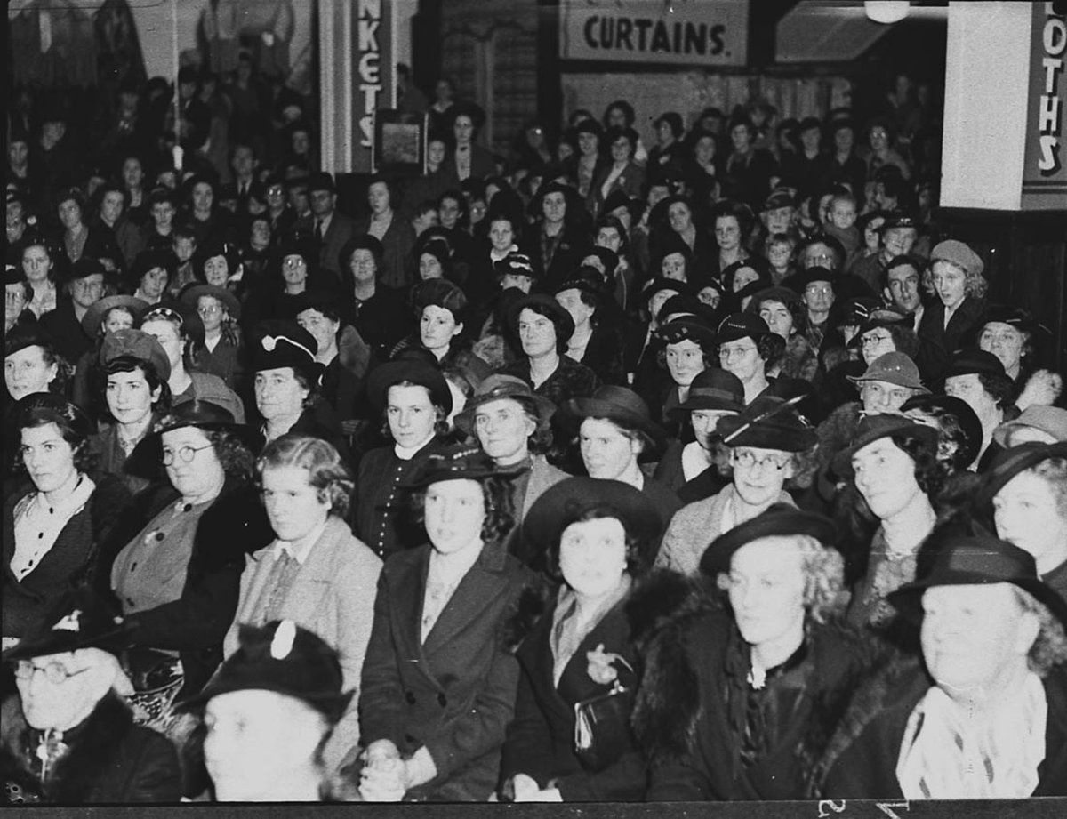 2UW Deanna Durbin competition at Bon Marche (1938)