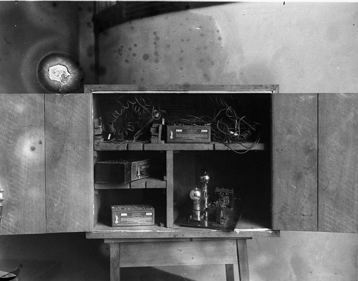 A piece of early sound equipment of the De Forest Phonofilms Corporation (1927)