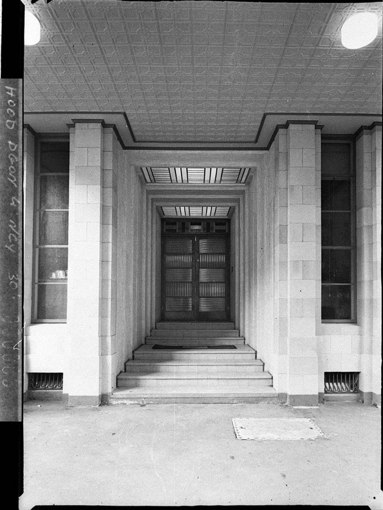 A sixstep entrance porch from footpath NSW Leagues Club for Building Publishing Co, Sydney city centre (1938)