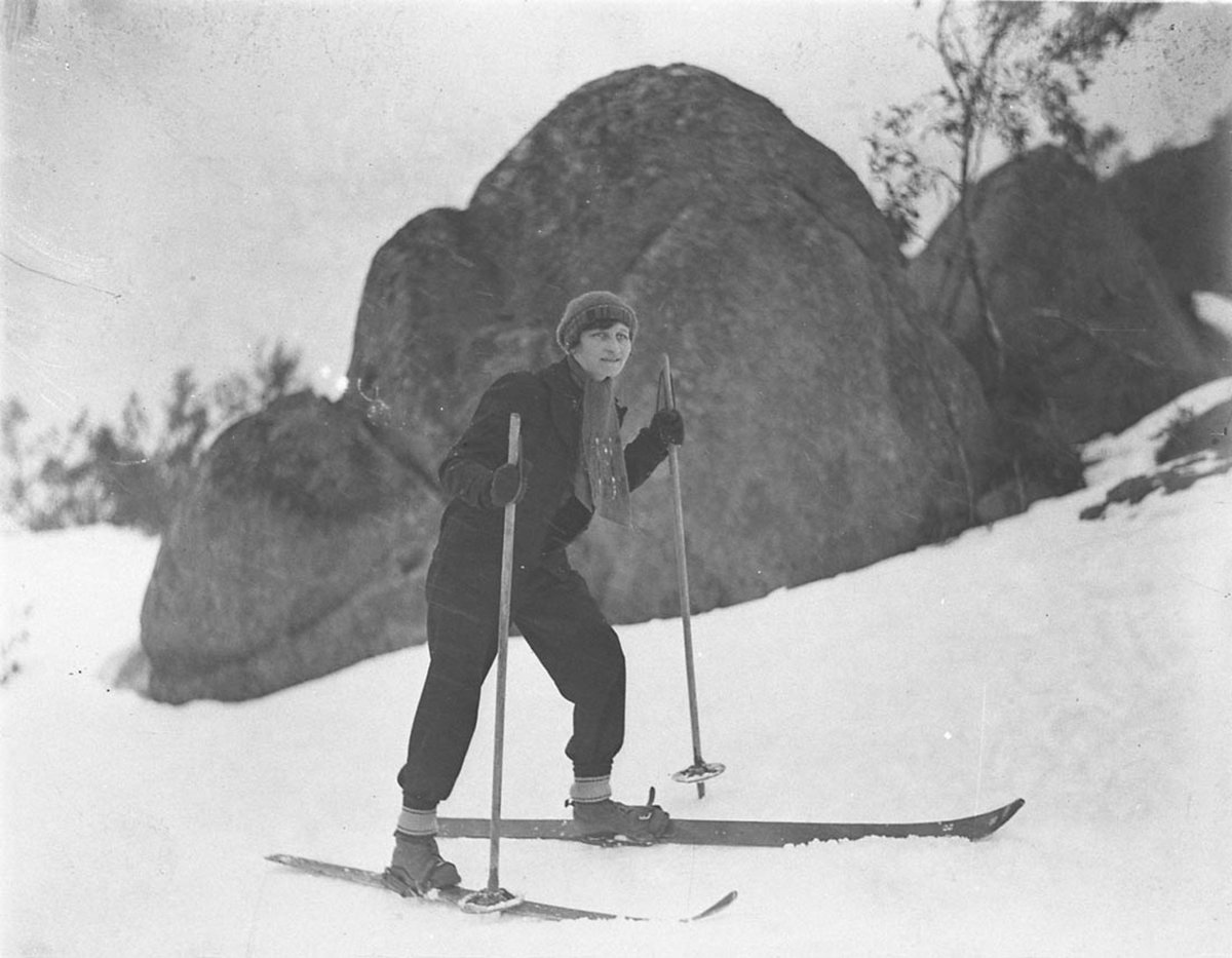A study of a woman skier, by Sam Hood (1930s)