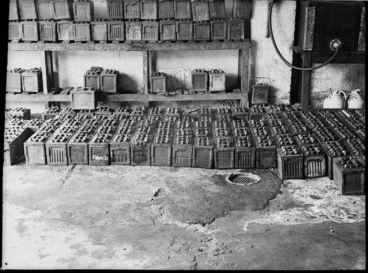 Advance Battery Service (1947)