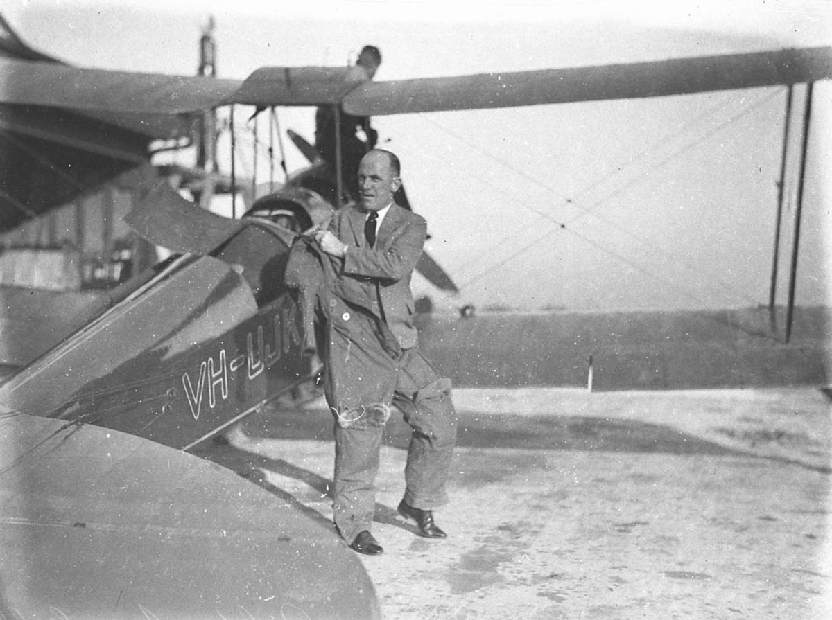 Air Pageant at Hargrave Park Frank Annabel arrives in his DH Gypsy Moth (c. 1934)
