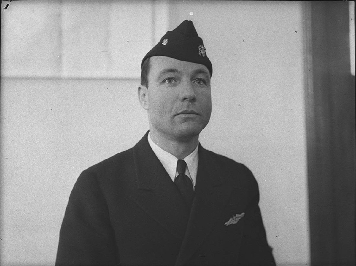 Airman Title in Hood Register American gridiron game at Sports Ground Army v Navy (1943)