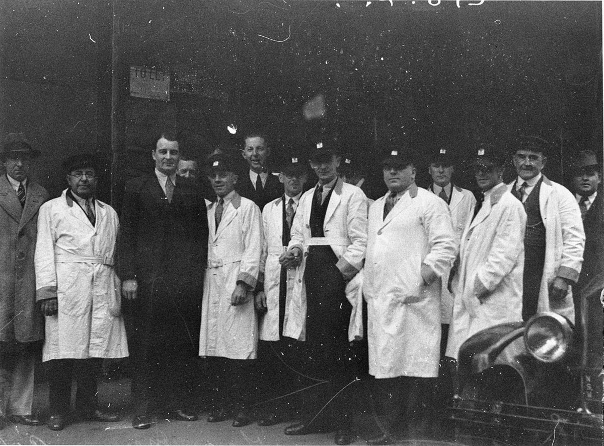An unidentified group of overseas sportsmen arrive (1930s)