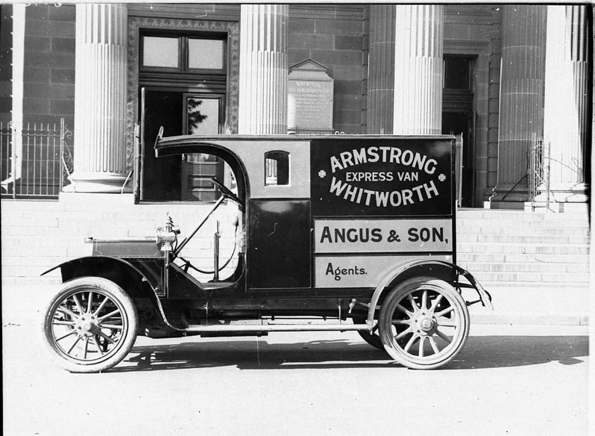 Angus Sons Armstrong Whitworth Express Van in front of the Art Gallery (1913)
