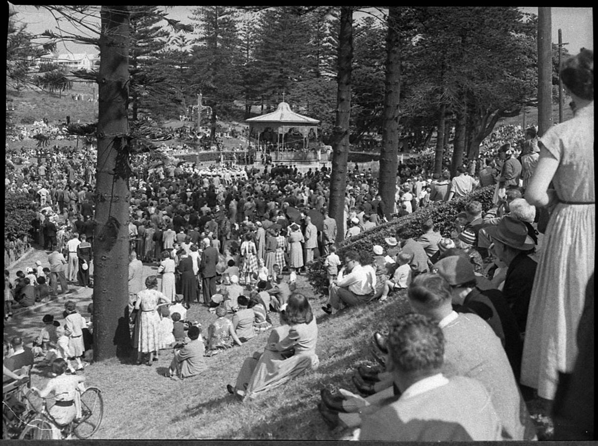 Anzac Day service King Edward Park (1955)