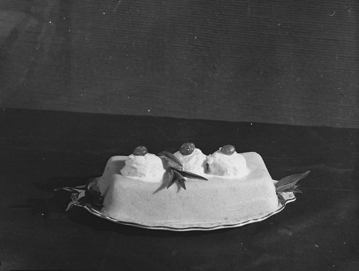 Apricot shape taken for Smiths Weekly cooking page (1947)
