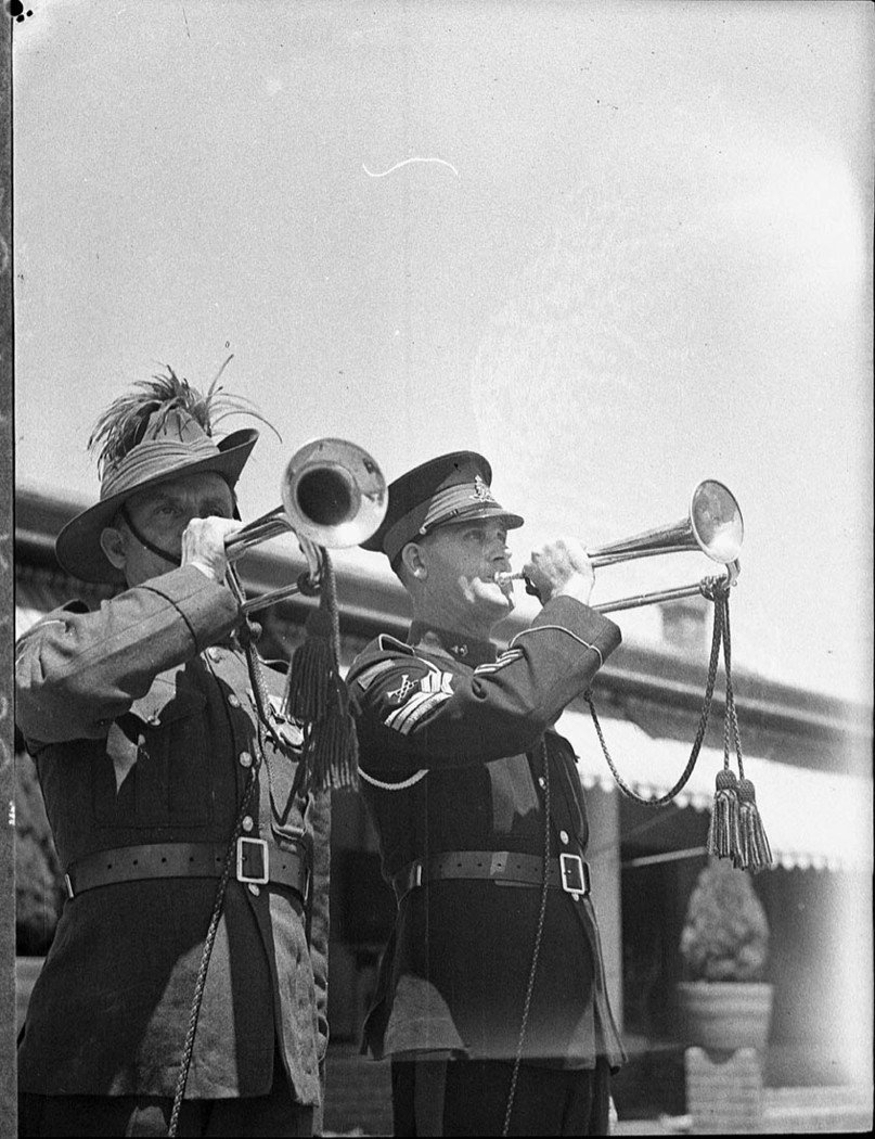 Armistice Day at the Cenotaph, Sydney city centre (1937)
