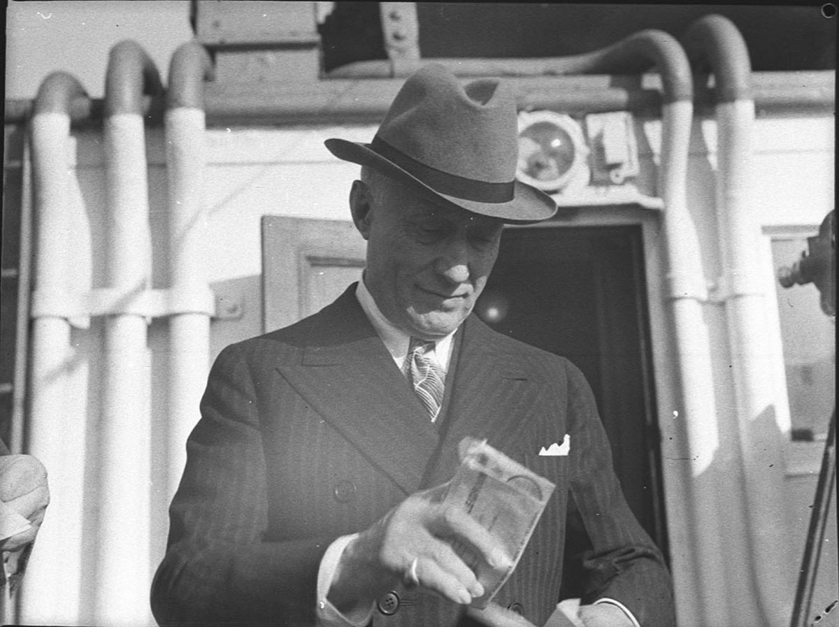 Arrival of Adolph Zukor (1939)