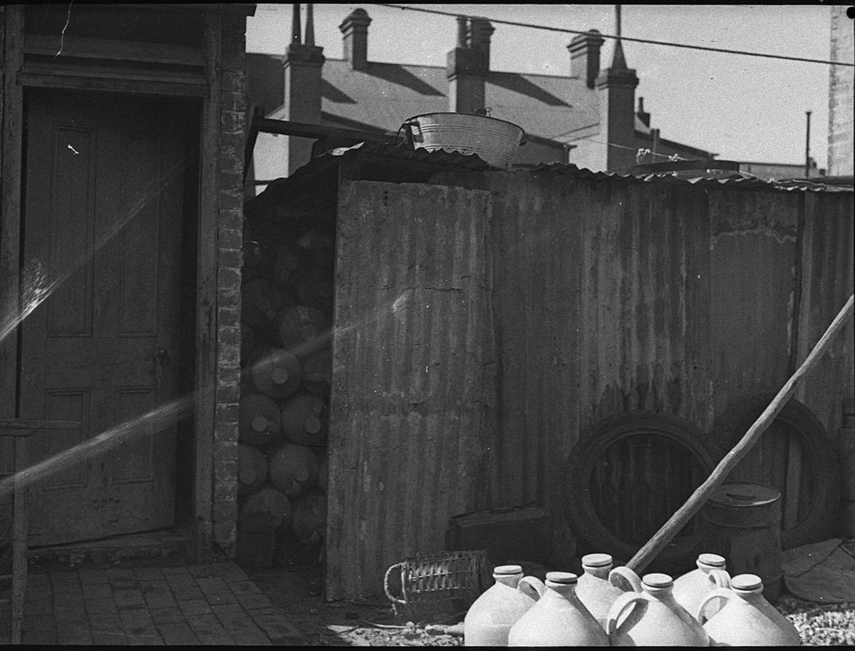 Backyard legal job for Mr Hall (1943)