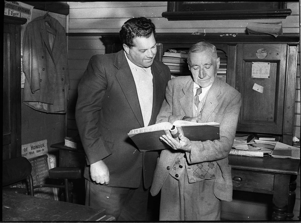 Bakers Union official Charlie Watson retires (1956)