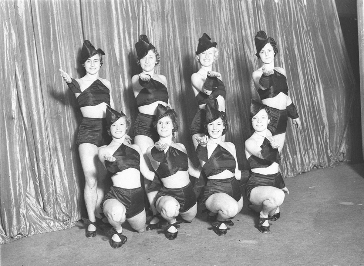 Ballet girls pose for publicity pictures (1930s)