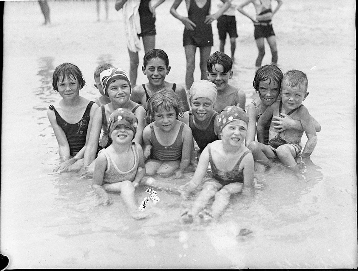 Beach scene (1930s)
