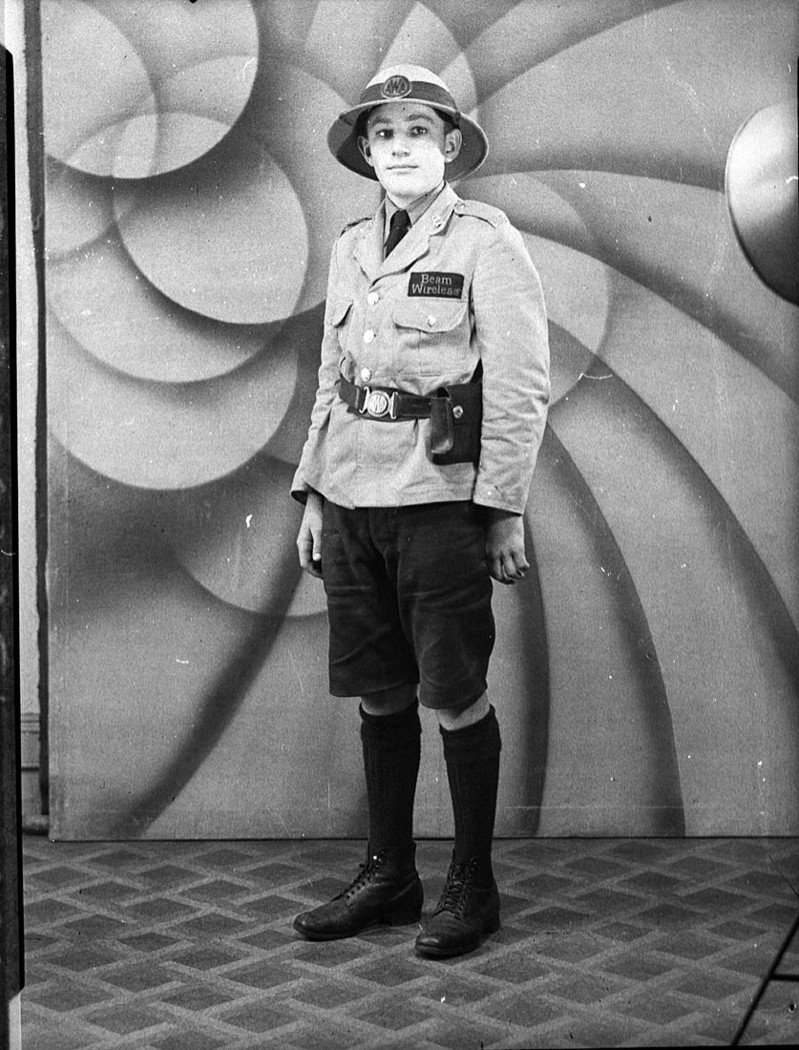 Beam wireless boy (1937)