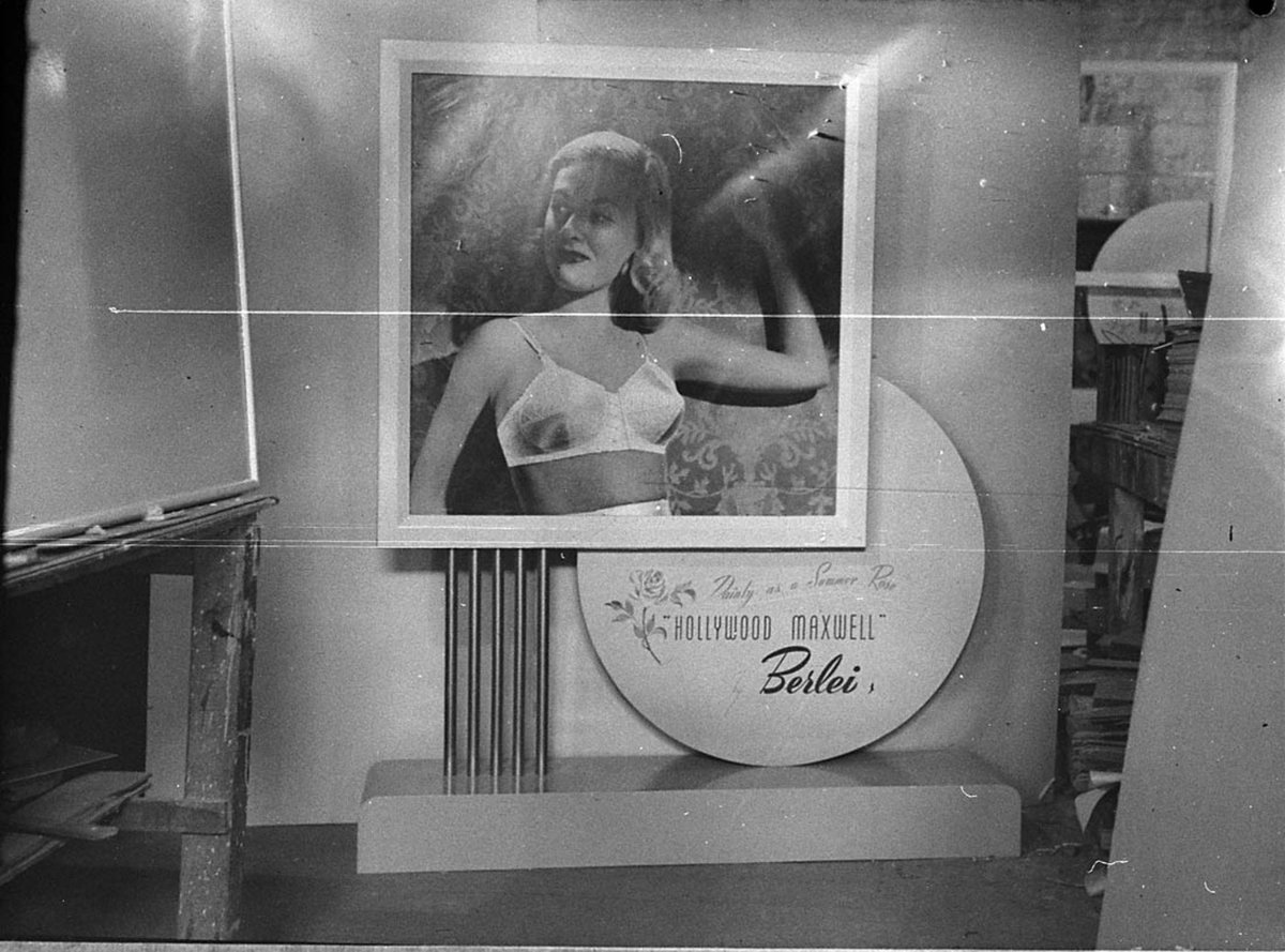 Berlei display (1948)