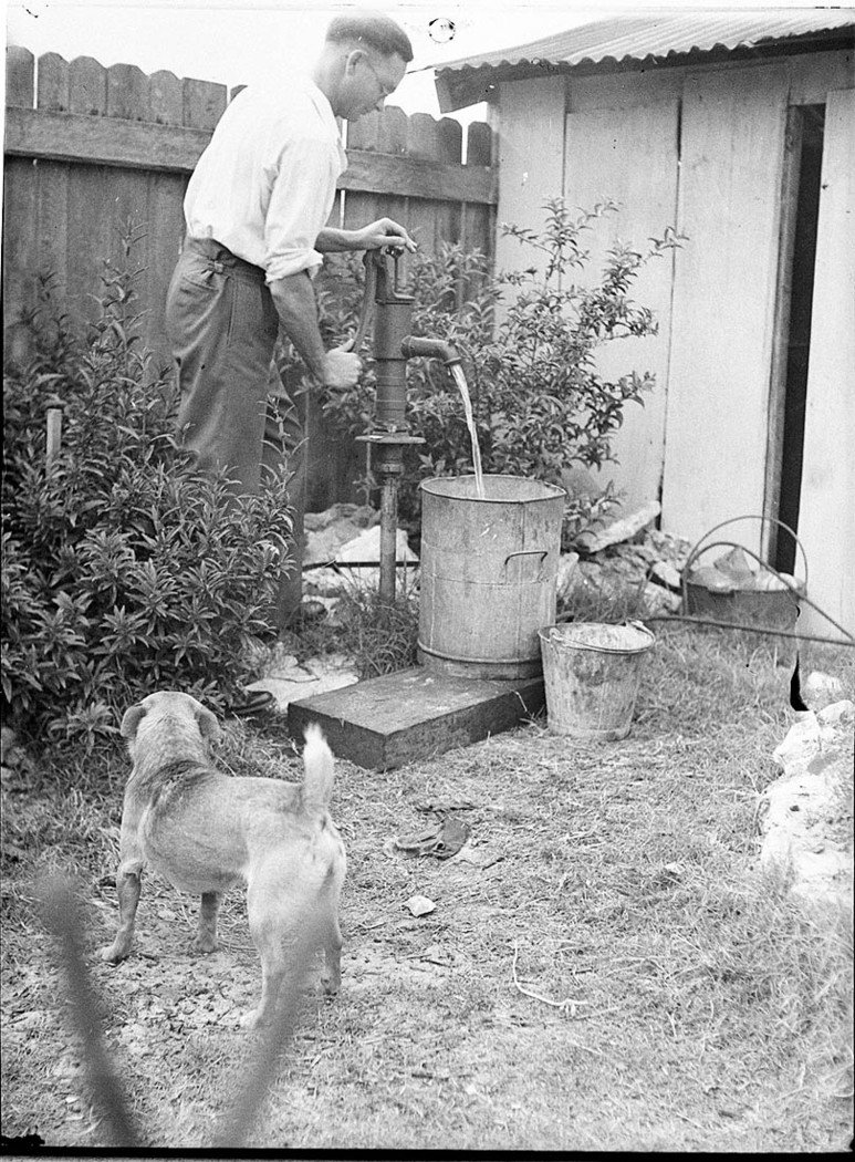 Bore water at Kingsford Mr Dixons Mr Callans (1940)
