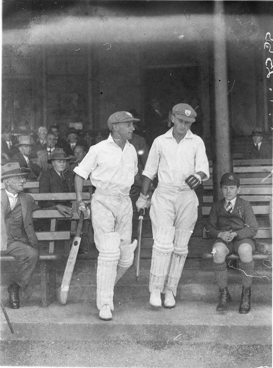 Bradman and Stan McCabe take the field (1932)