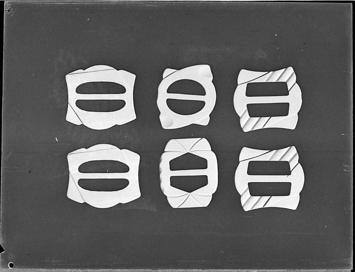 Buckles (1925–57)