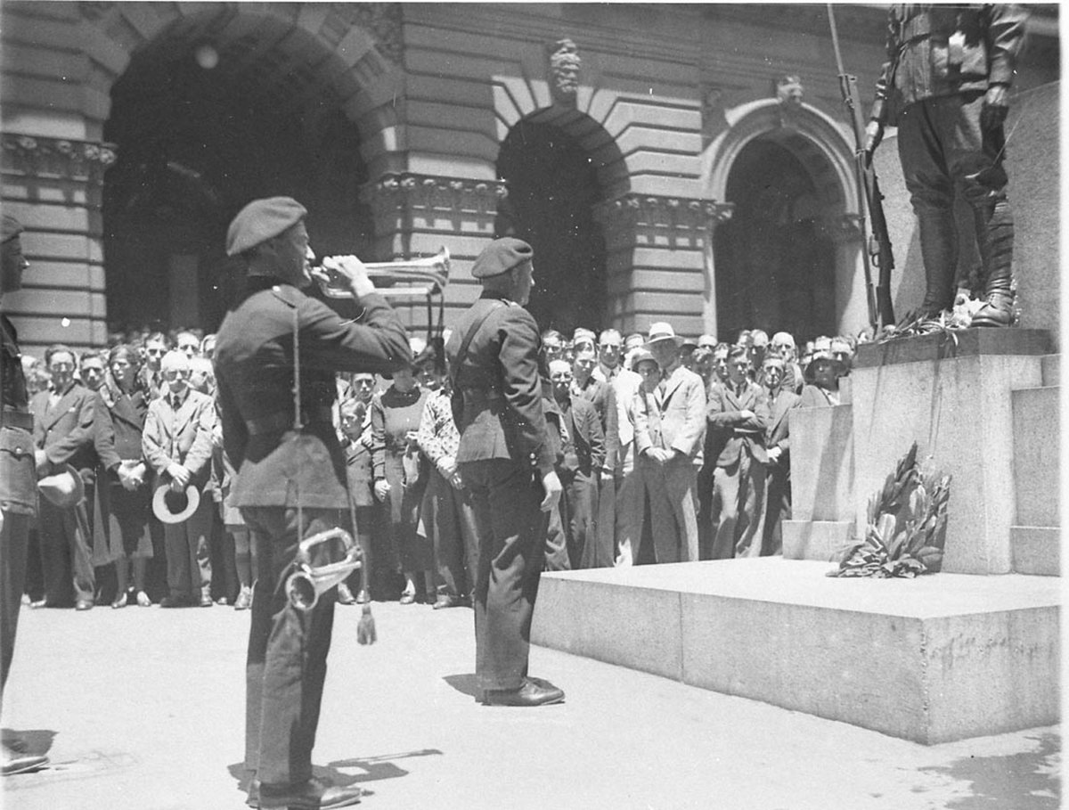 Bugler of the Australian Tank Corps blows Last Post, Martin Place (1930s)