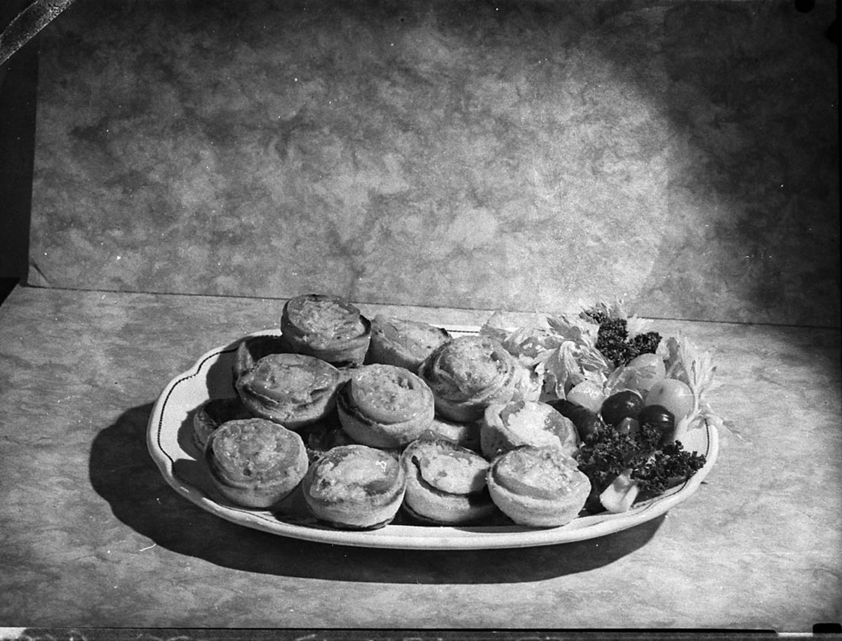 Cakes tarts taken for Smiths Weekly cookery page (1947)