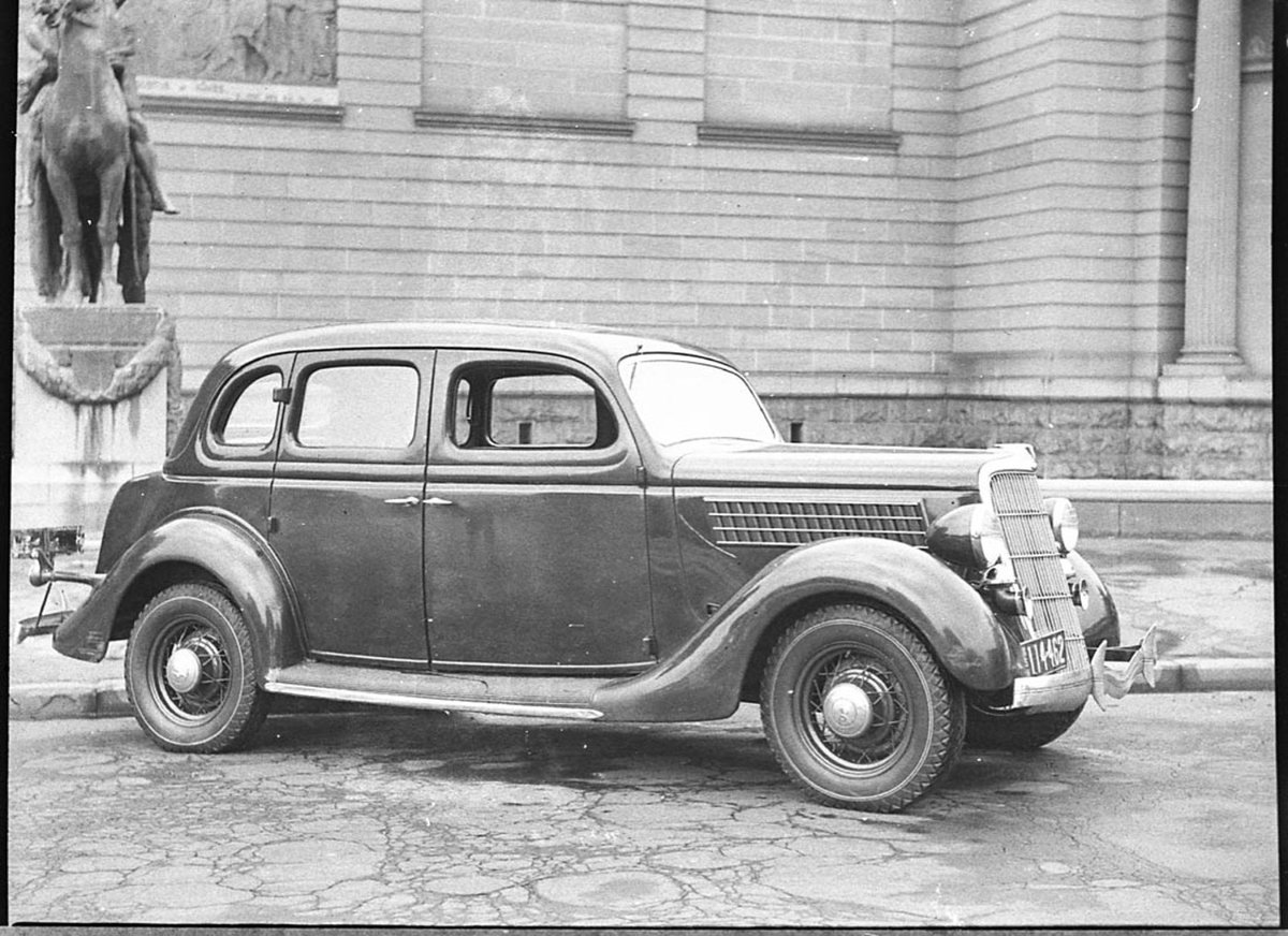 Car taken for Telegraph classified ads for Ron McKellar William Street, Sydney city centre (1937)
