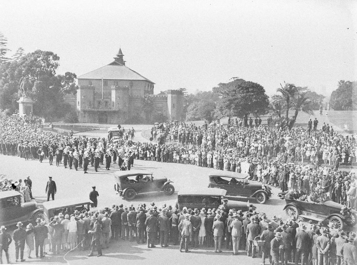 Cars carrying the disabled soldiers (1930)