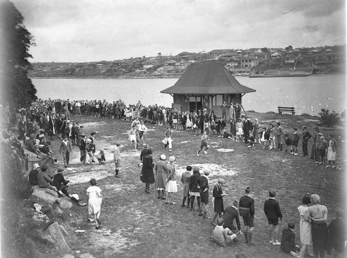Children in running race, Sydney (1930s)