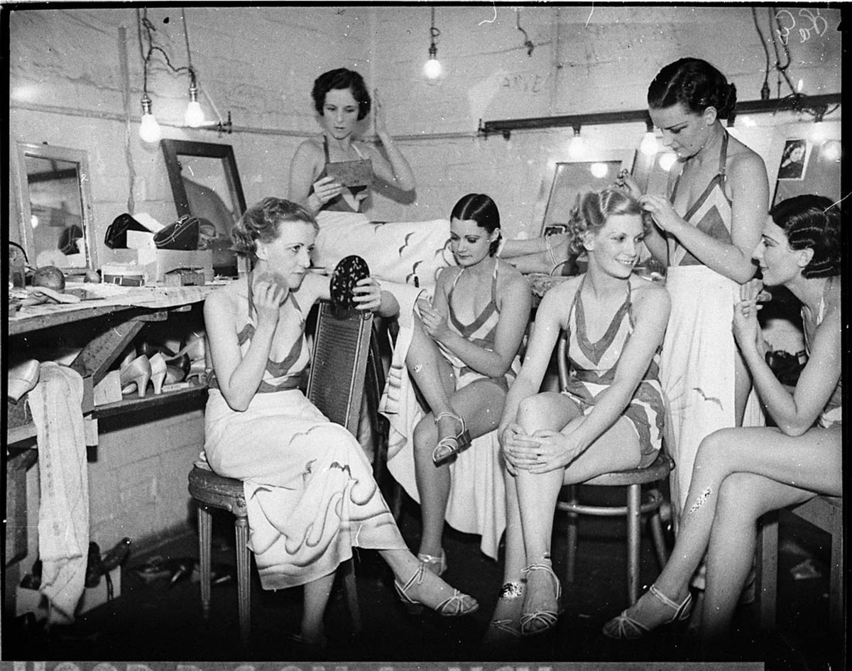 Chorus girls Nice Goings On Theatre Royal, Sydney city centre (1935)