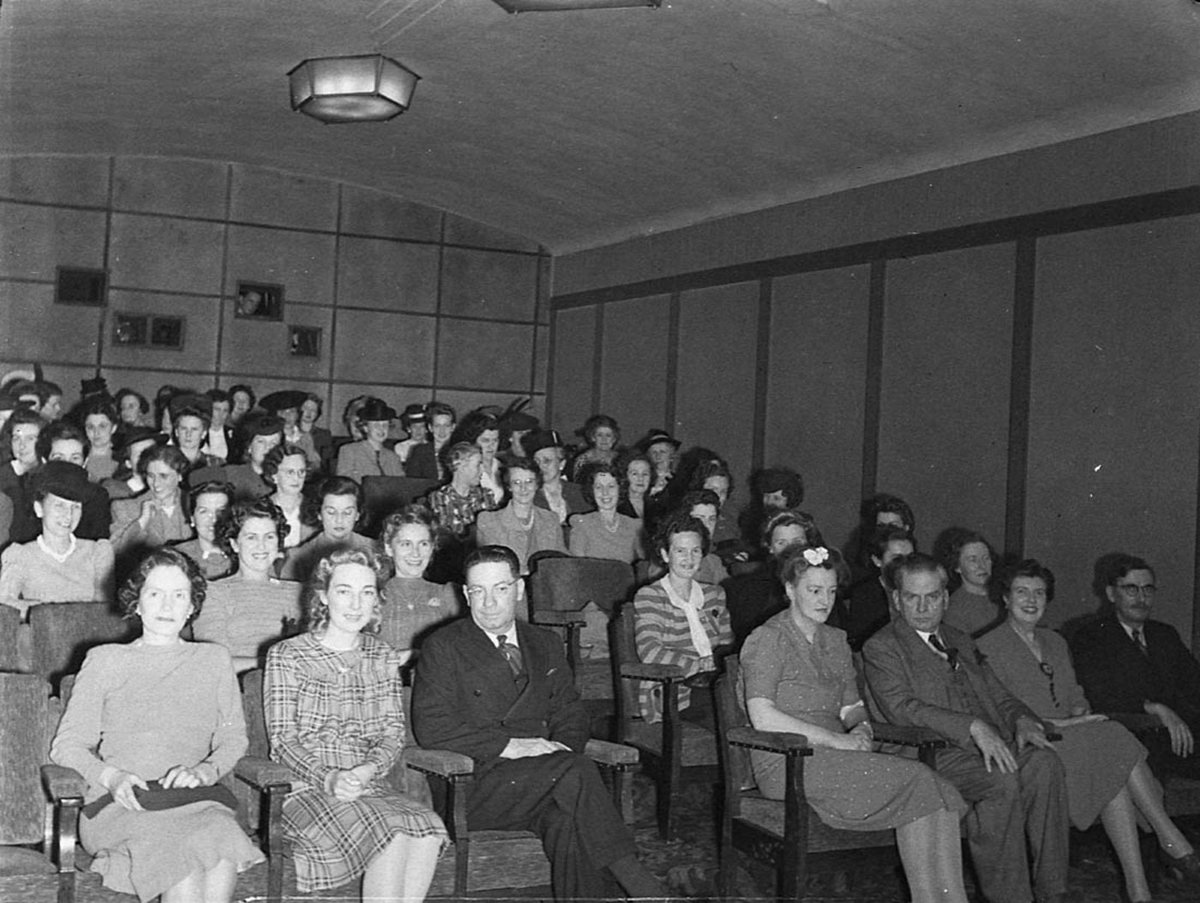 Cine club MGM theatrette Mrs Sadie Parker (1941)