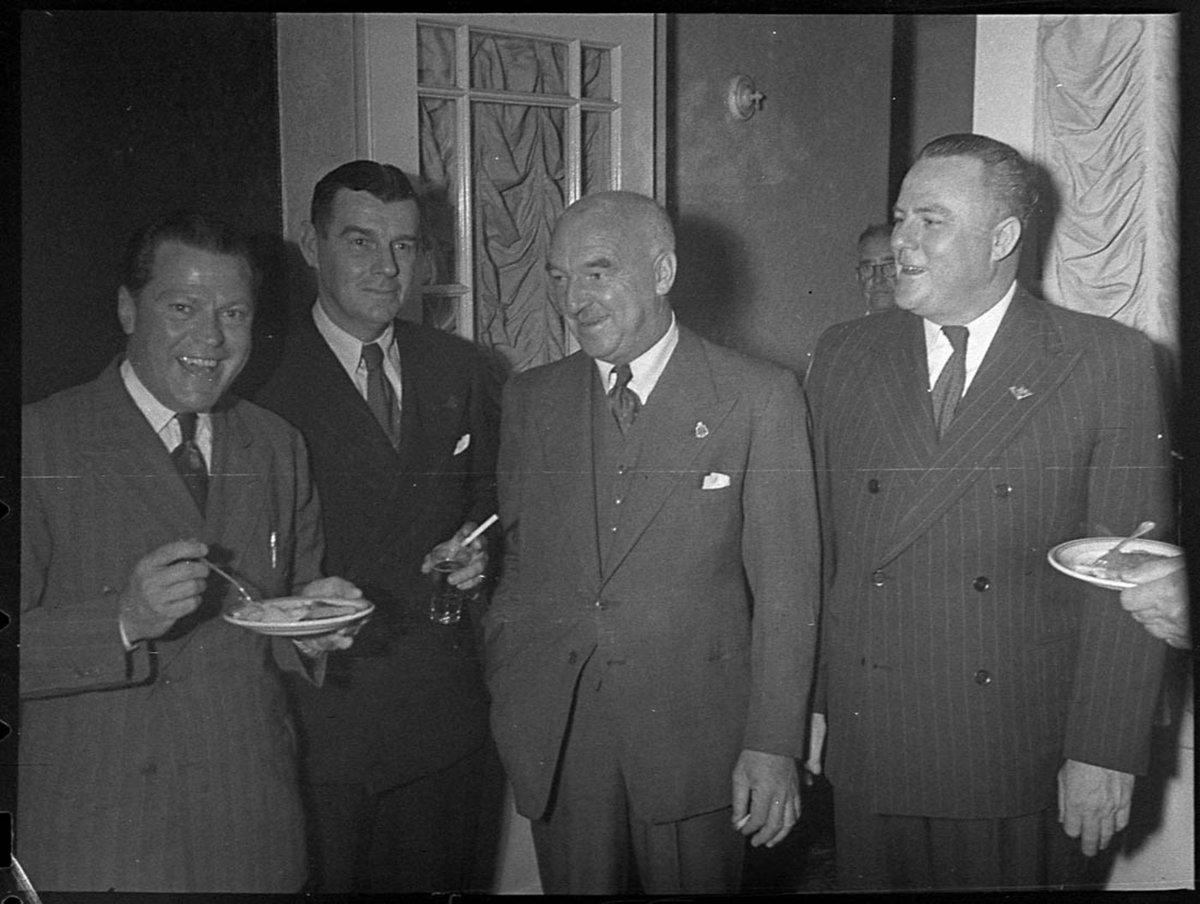 Cocktail party at Ushers (1947)