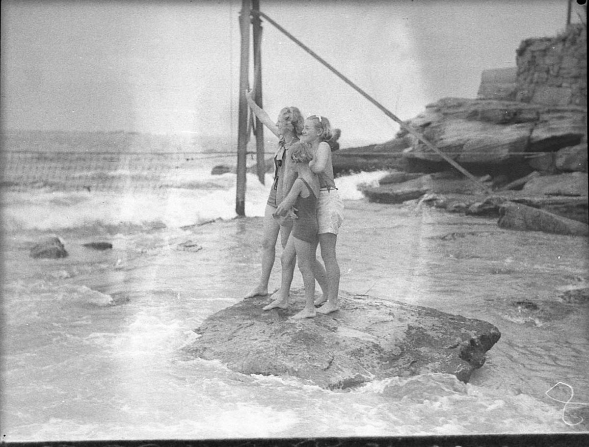 Coogee surf (1936)