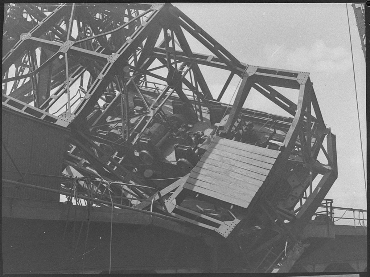 Crane crash at BHP (1954)