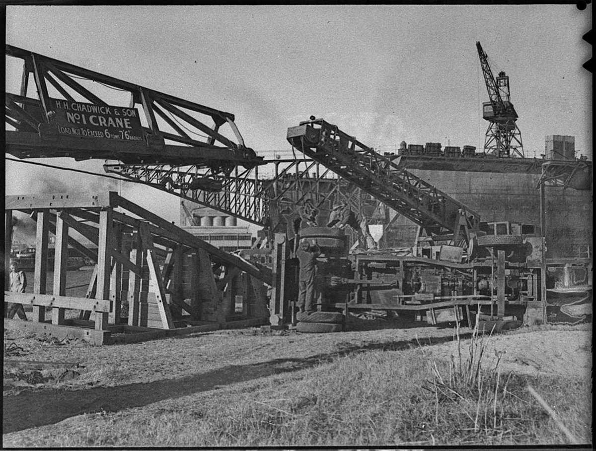 Crane smash H Chadwick and Son No 1 crane (1954)