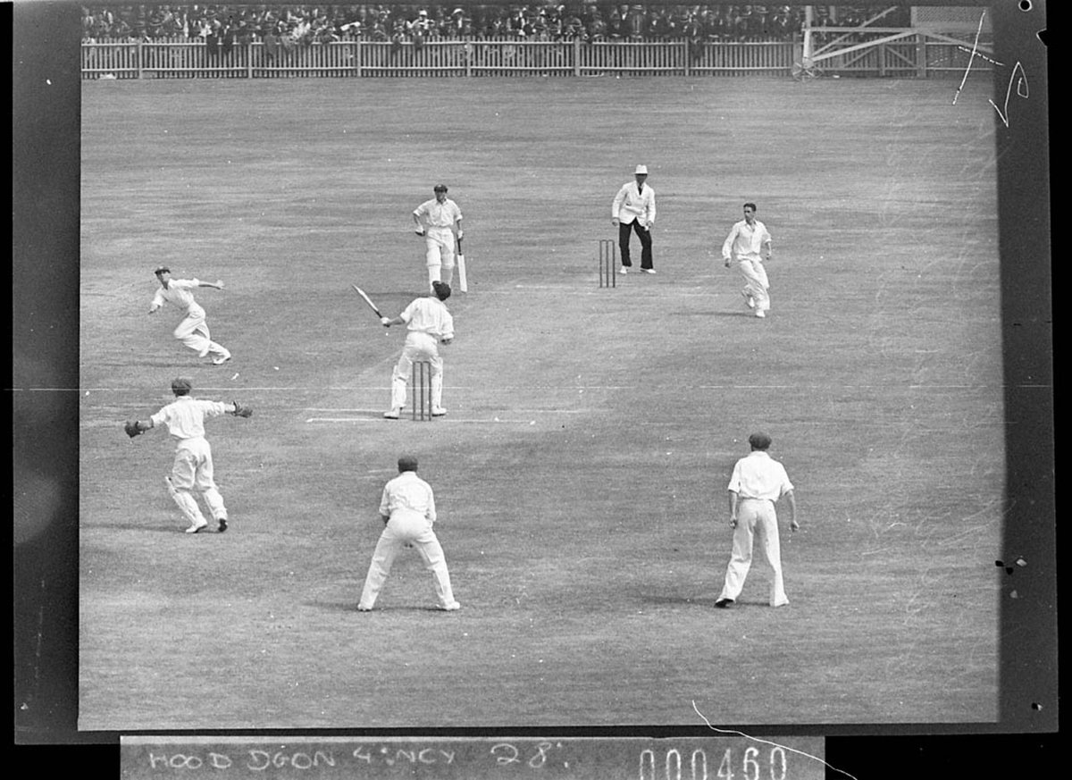 Cricket England v NSW at the Sydney Cricket Ground, Moore Park (1937)