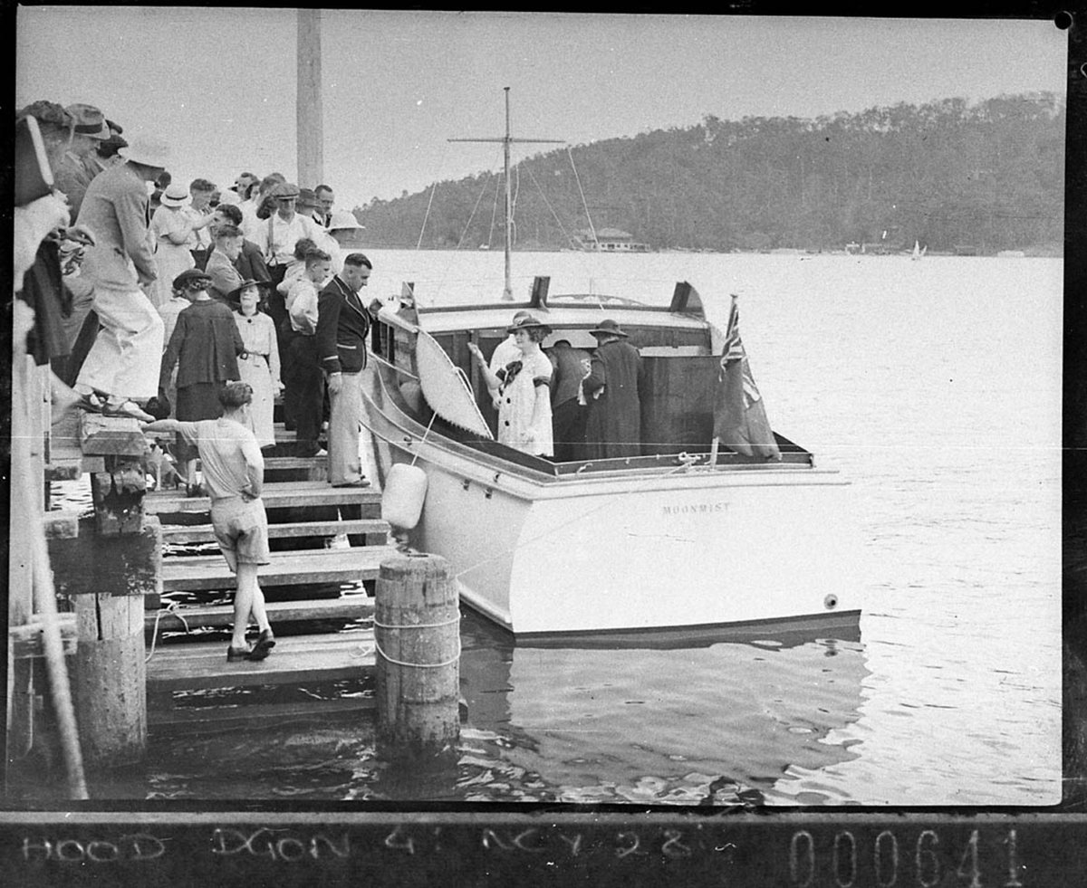Crowd admires Mr Smiths cabin cruiser Moonmist at Pittwater (1937)