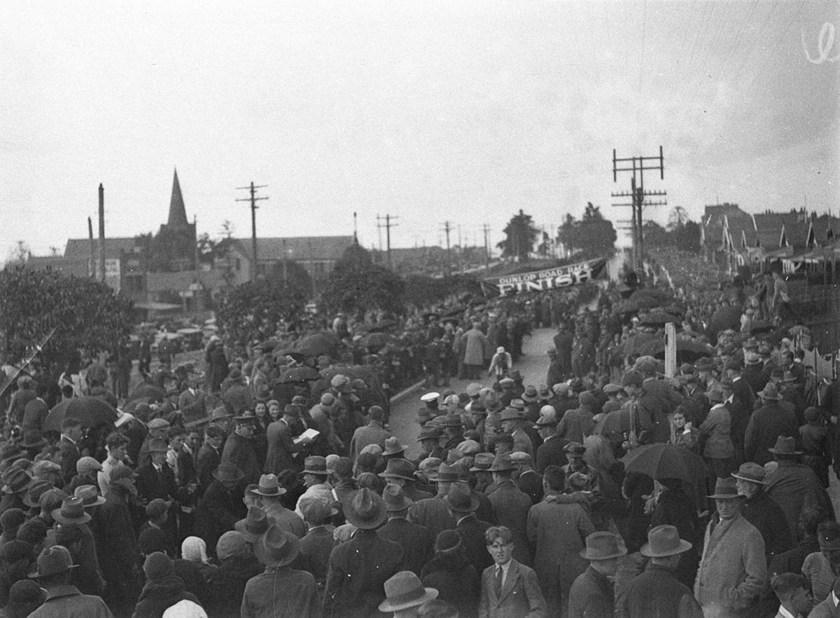 Crowds cram the finish line as the stragglers come in (1930s)