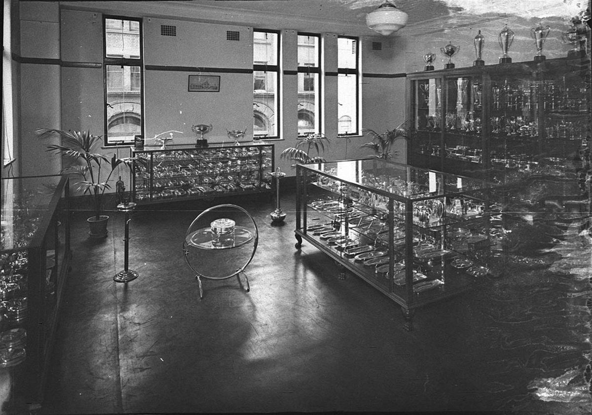 Crusader Plate Co showroom display (1939)