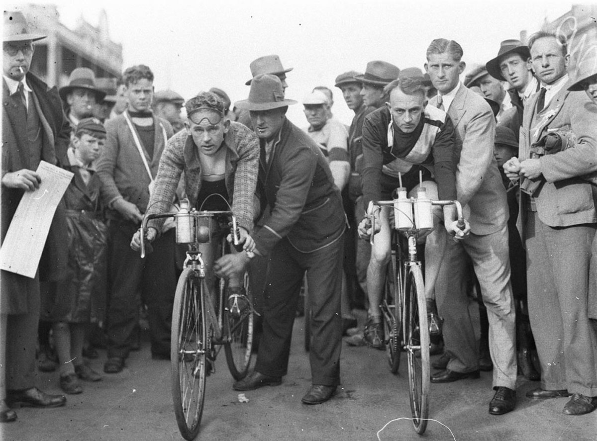 Cyclists Dunning and Jackson (1930s)