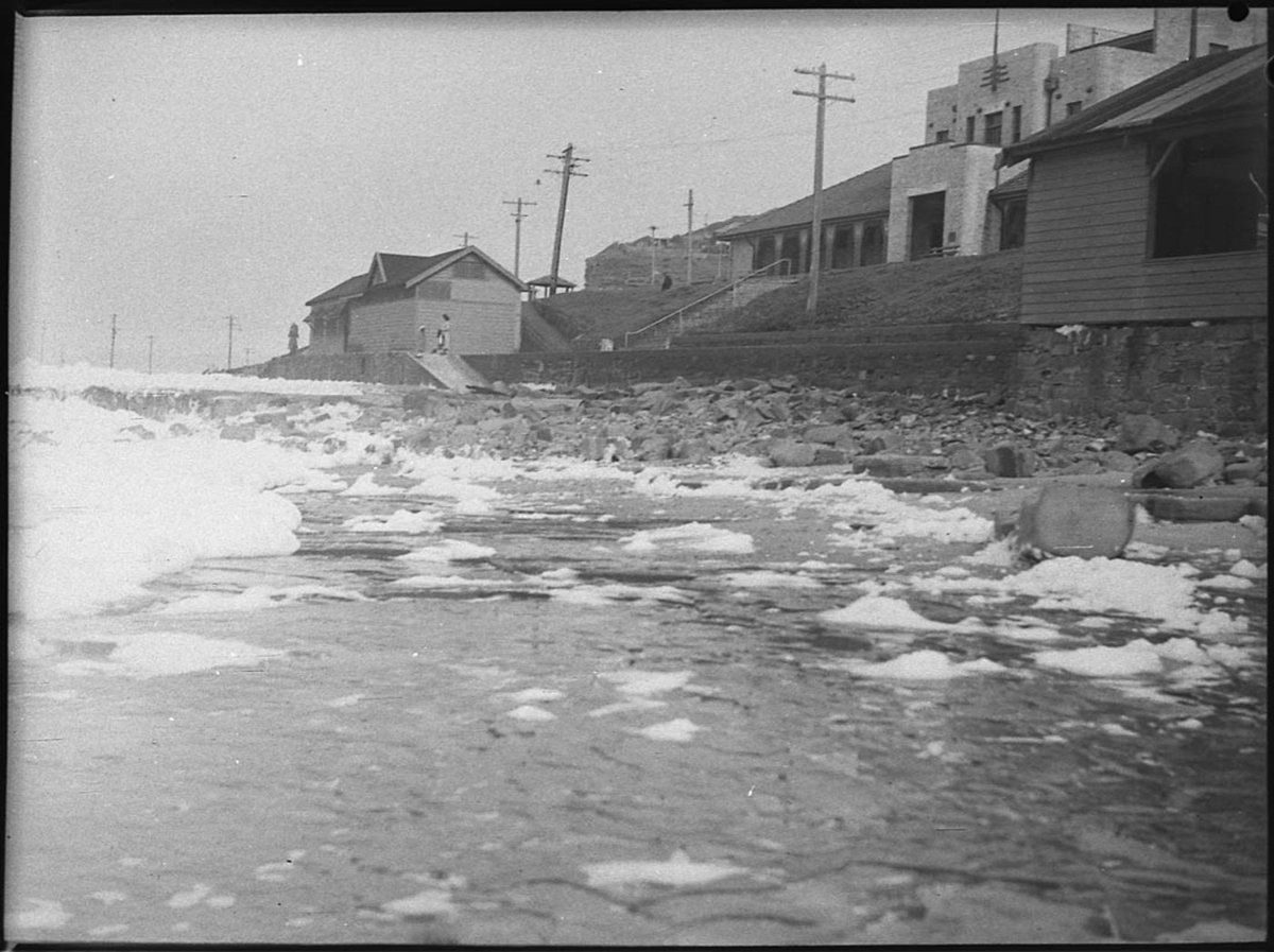 Damaged beaches (1950)