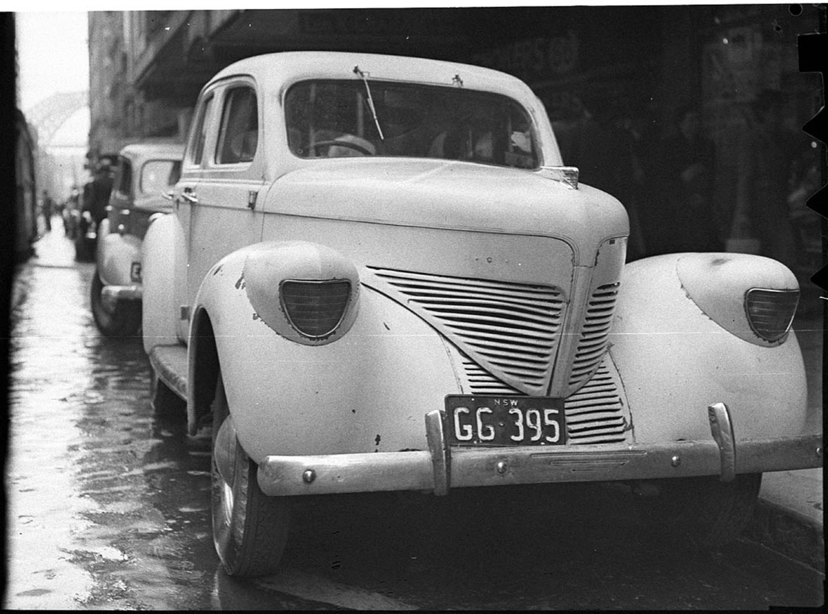 Damaged motor car (c. 1946)