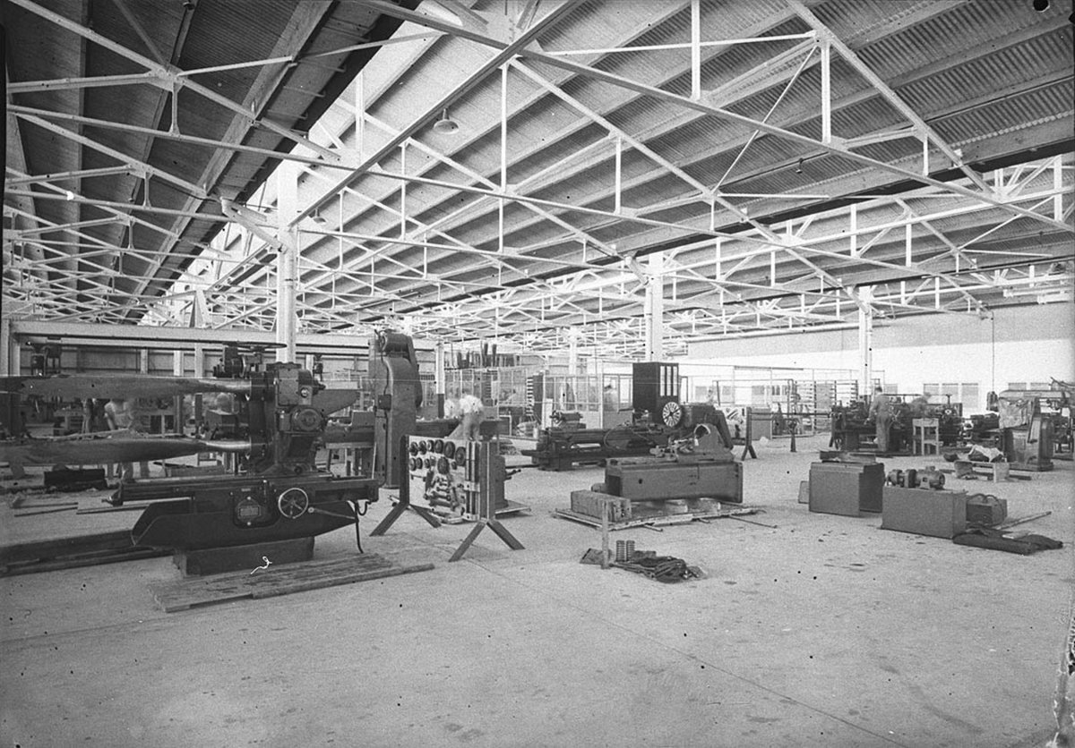 De Havilland hangars at Mascot (1940)