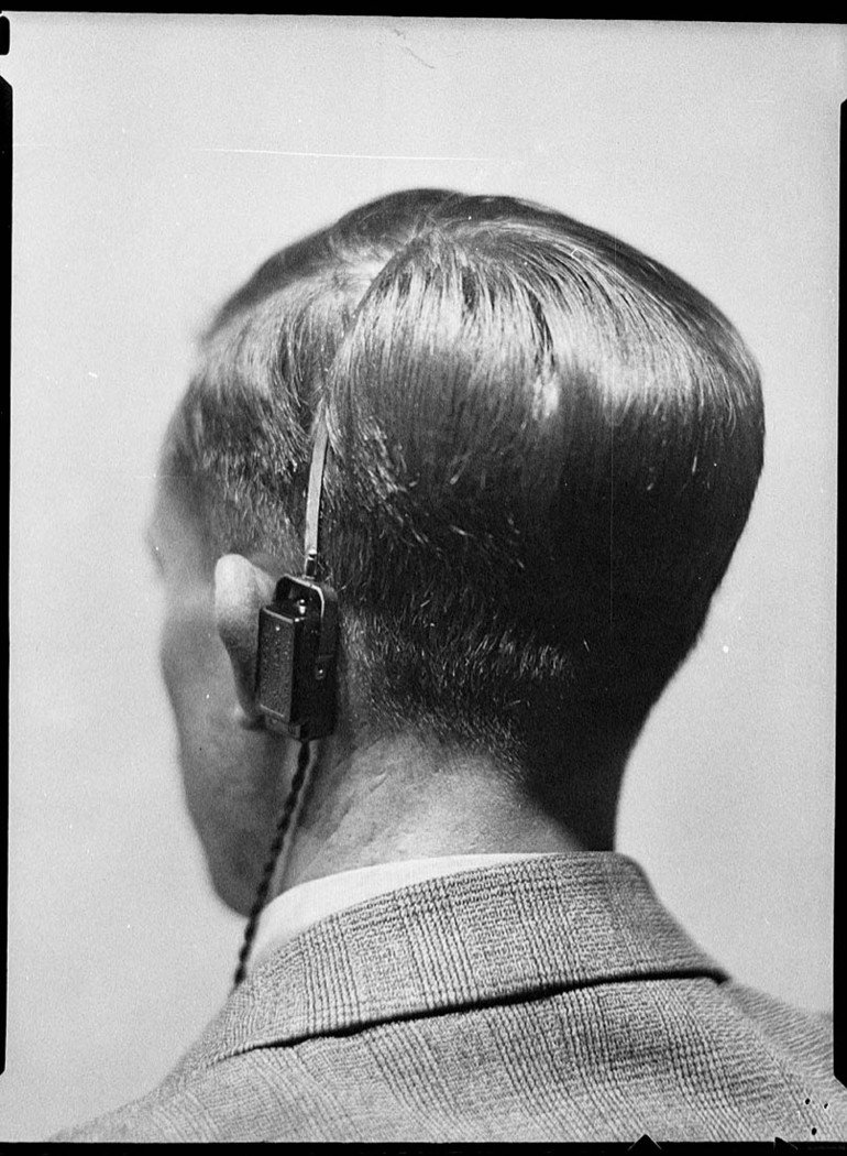 Deaf aid apparatus (1938)