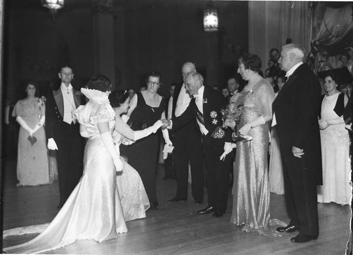 Debutantes presented to Sir Isaac and Lady Isaacs (c. 1934)