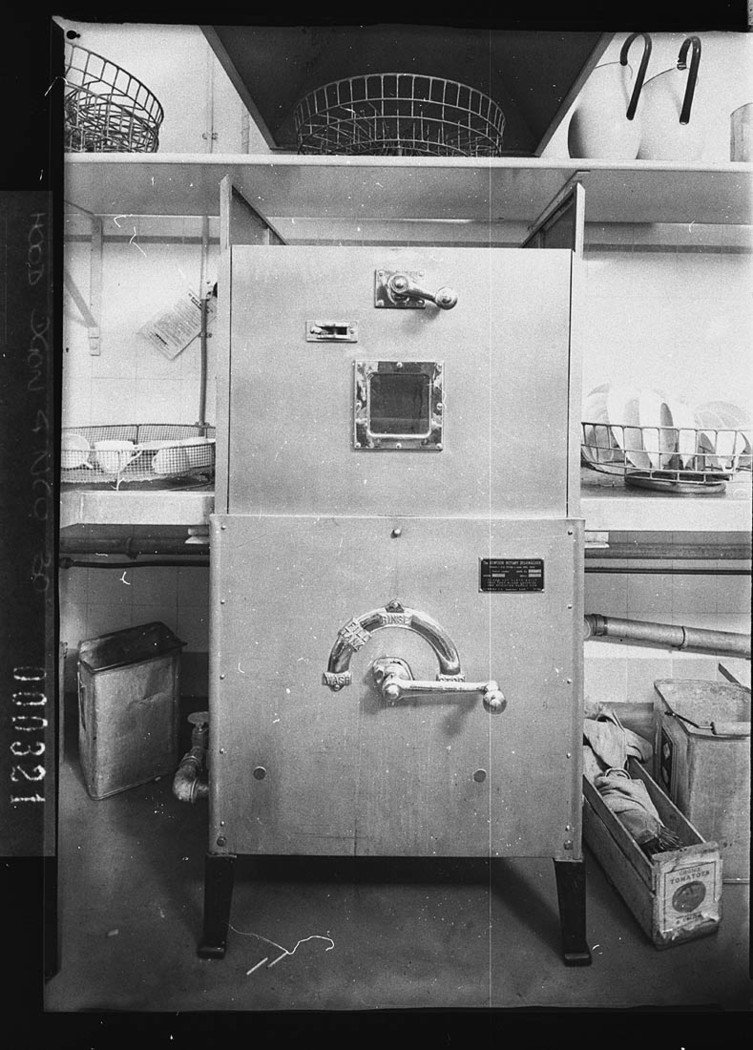 Dishwashing machine at Sargents in Elizabeth Street for Building Publishing Co, Sydney city centre (1939)