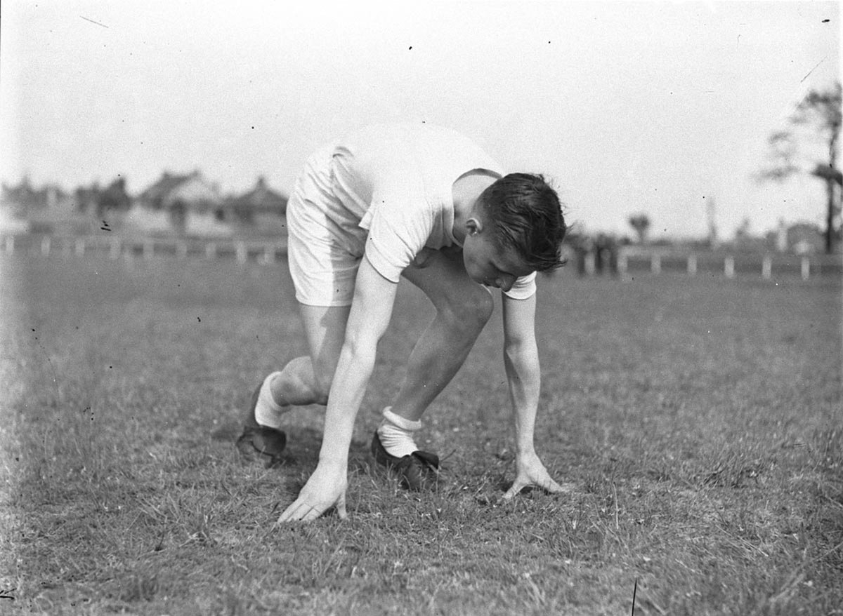 Eight Hour Day sports a runner on the starting block (1934)