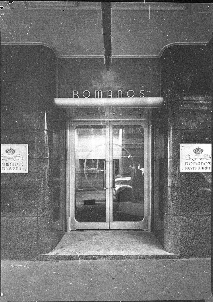 Entrance Romanos restaurant, Martin Place (1939)