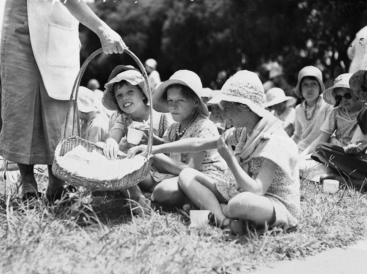 Far West children have sandwiches for lunch Taronga Park Zoo, Mosman (1935)