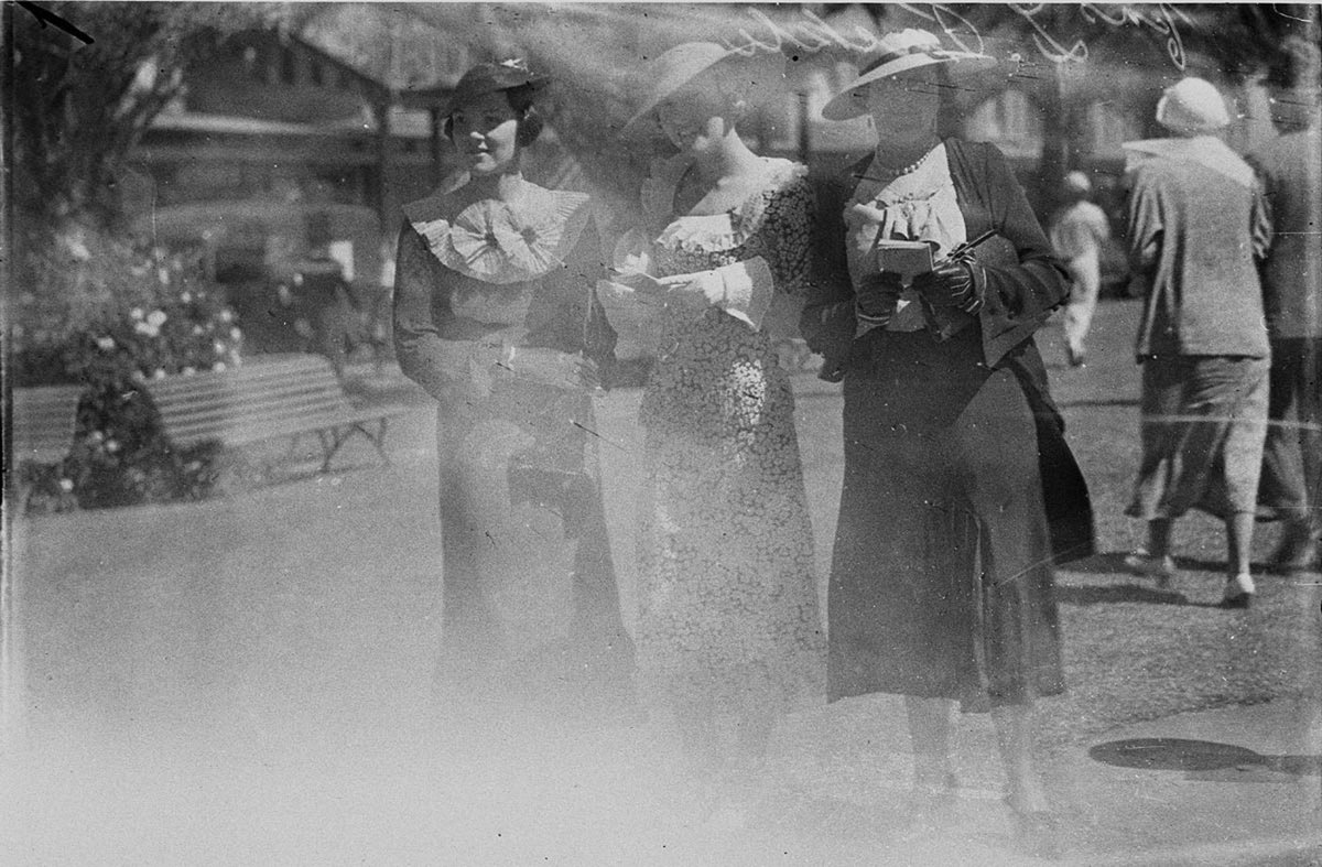 Fashions Mrs L Puckle and friends (1930s)